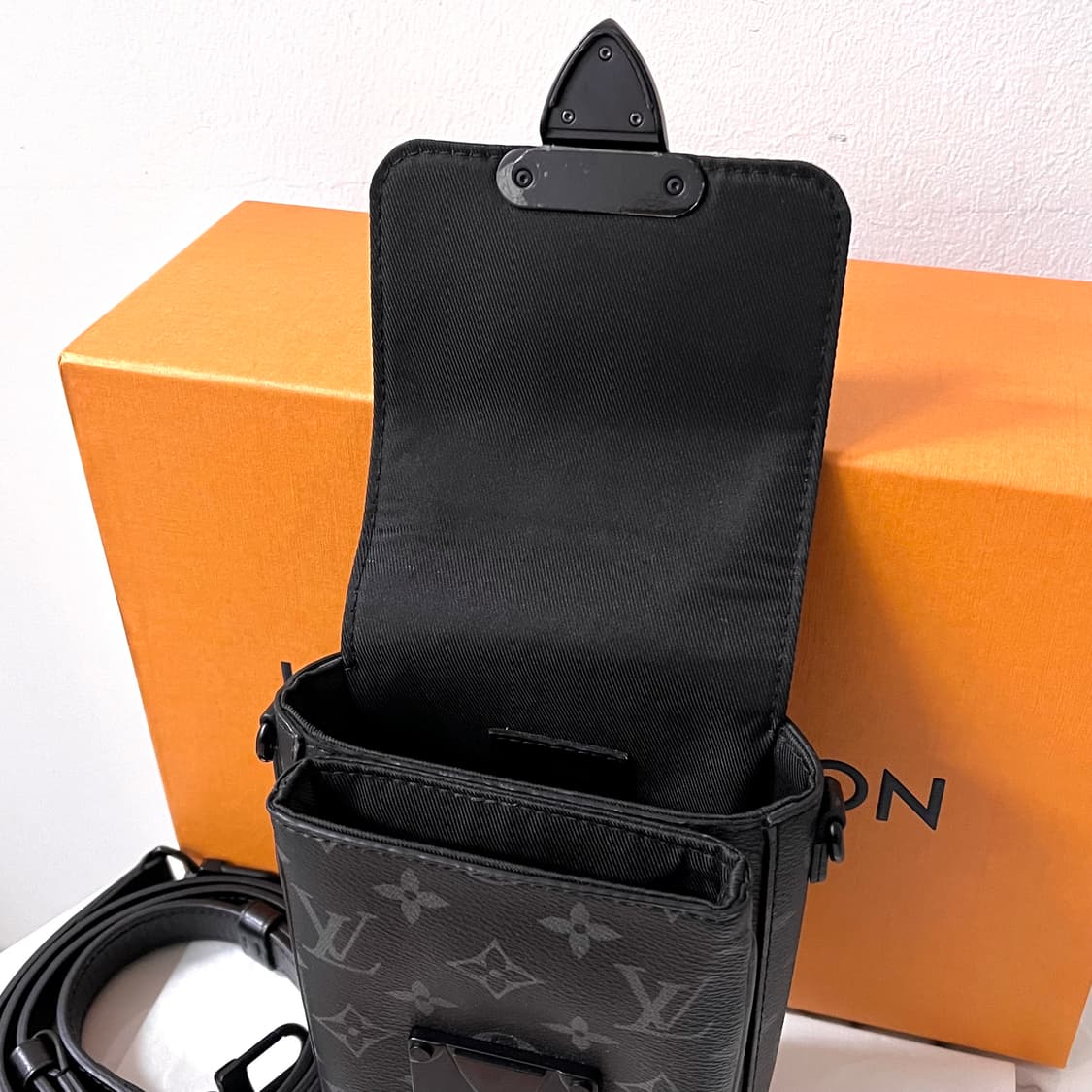 [S급/정품] 루이비통 S락 버티컬 웨어러블 이클립스 크로스백 가방 상품이미지4