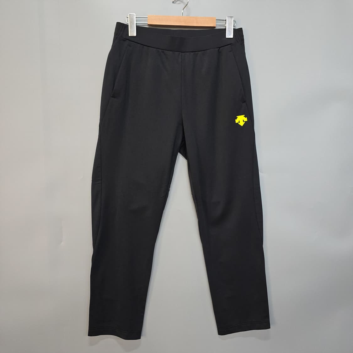 데상트(Descente) 블랙 트레이닝팬츠 90 상품이미지1