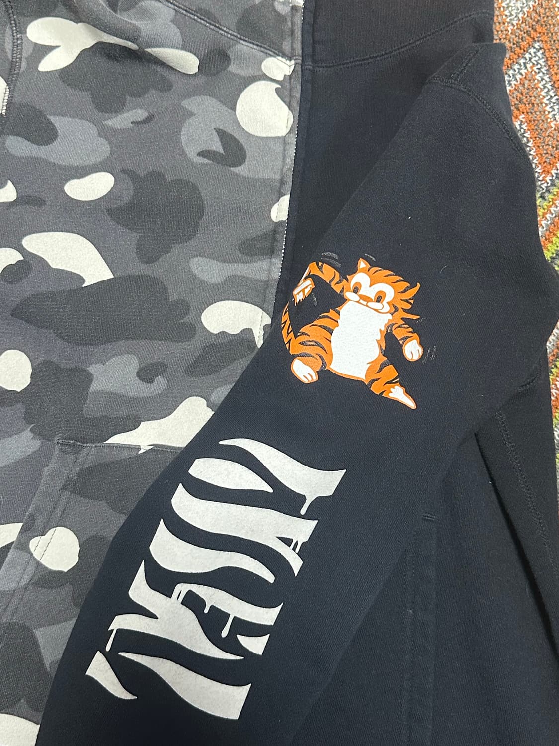 베이프 시티카모 사루 타이거 후드집업 상품이미지3