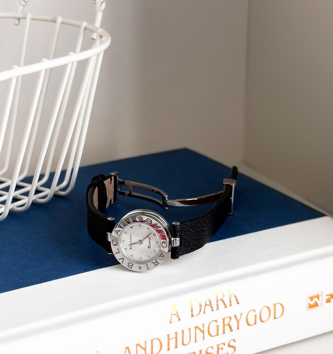 불가리 비제로원 화이트 쉘 다이얼 시계 상품이미지7