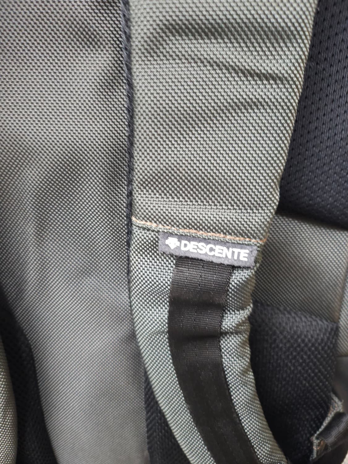 데상트 애슬레틱 스퀘어 백팩 상품이미지4