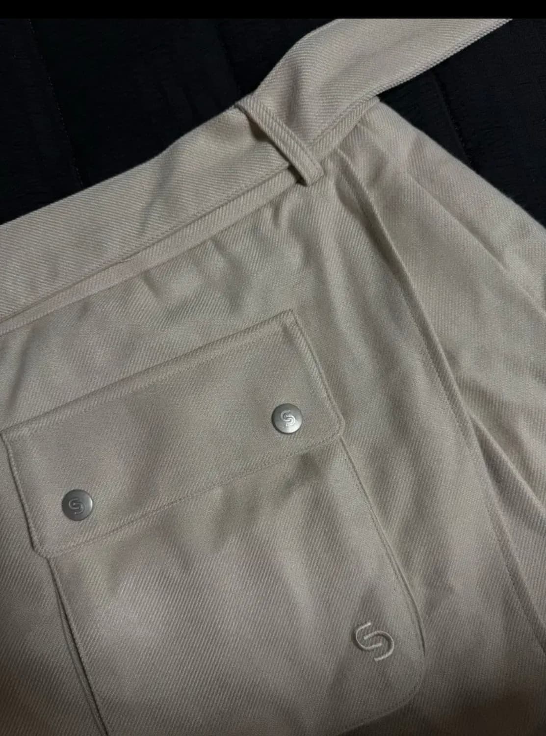 세릭 CREASE POCKET BELTED SKIRT / BEIGE 상품이미지3