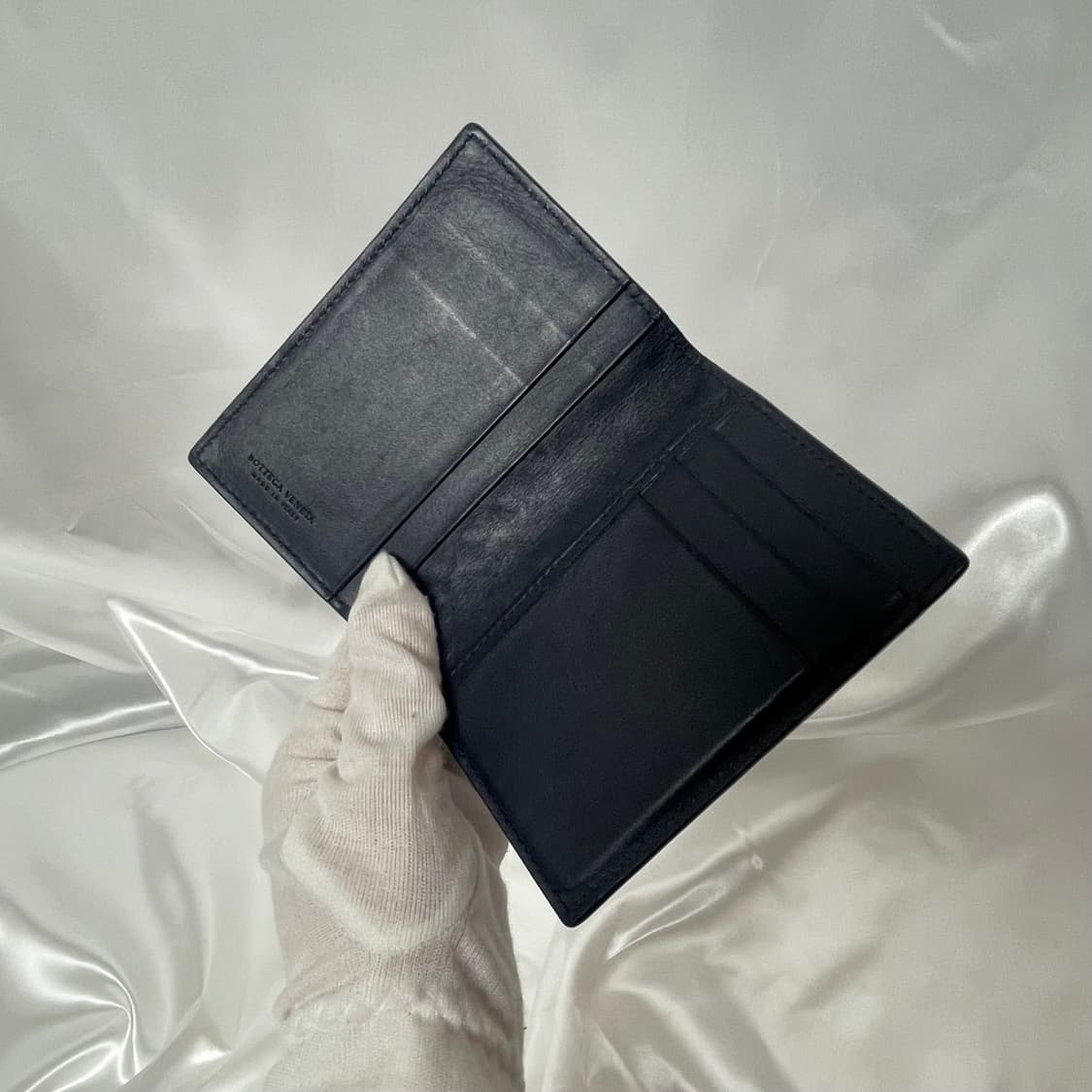 보테가 베네타 네이비 반지갑 A급 단품 상품이미지9