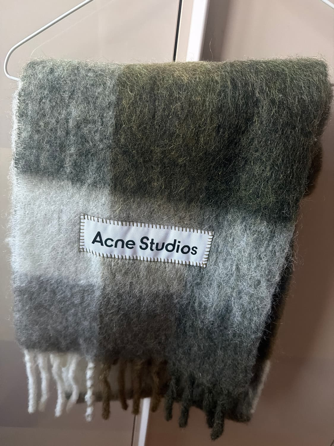 아크네 스튜디오 모헤어 머플러 상품이미지1