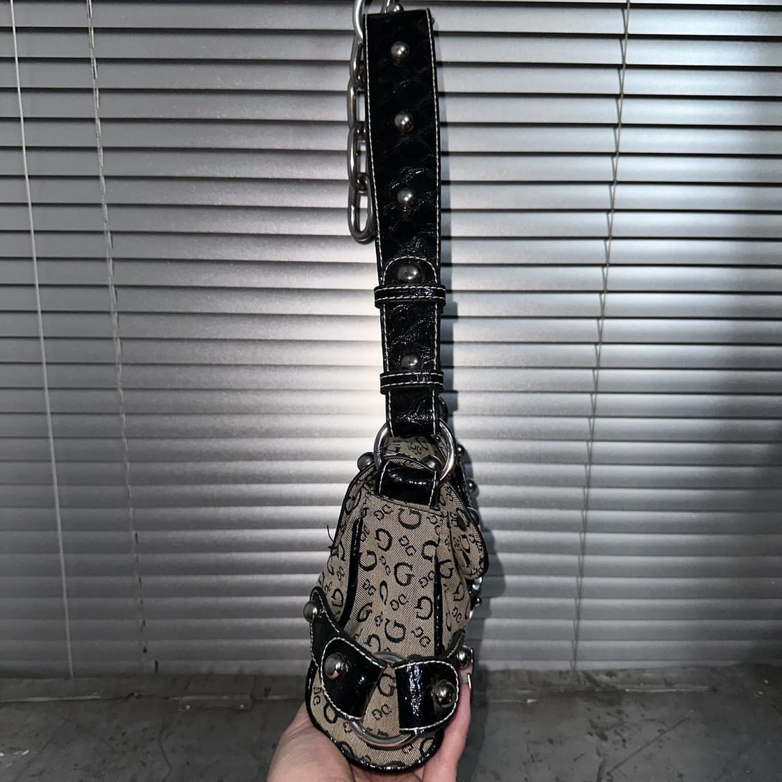 00s 빈티지 게스 실버 벳 숄더백 상품이미지4