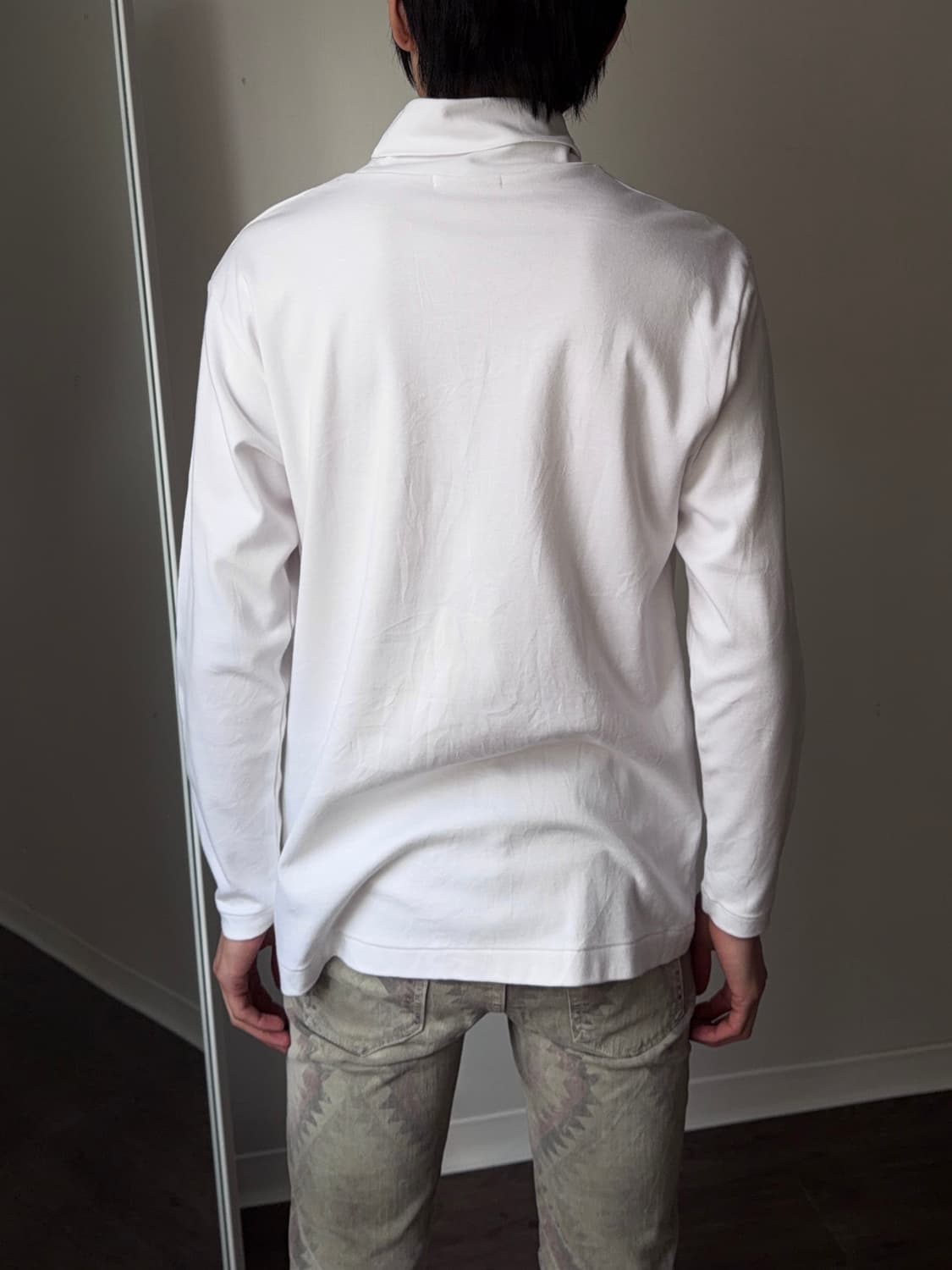 Courrèges "눈 내리는 숲 속의 집" 폴라 슬리브 상품이미지5