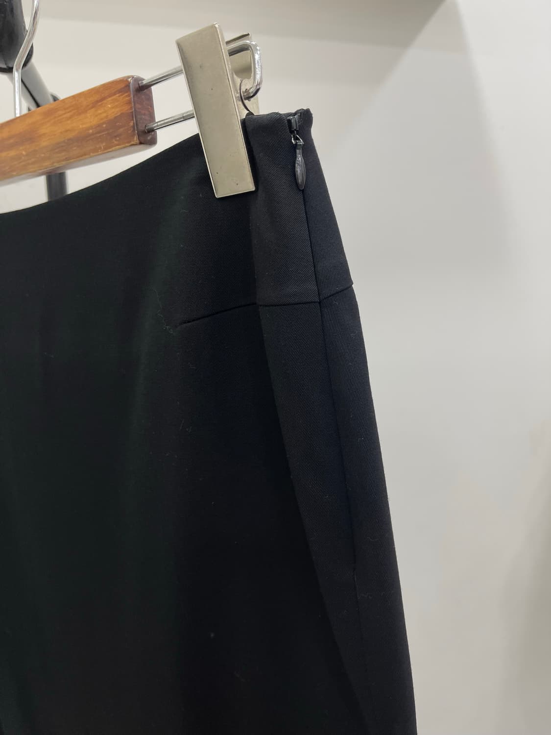 구호 울 블랙 스커트 상품이미지5