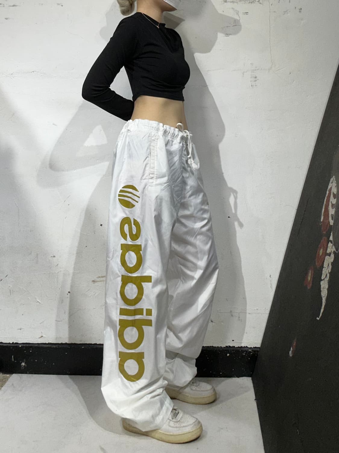 아디다스 화이트 골드 스펠아웃 와이드  트랙 팬츠 추리닝 바지 M 상품이미지1