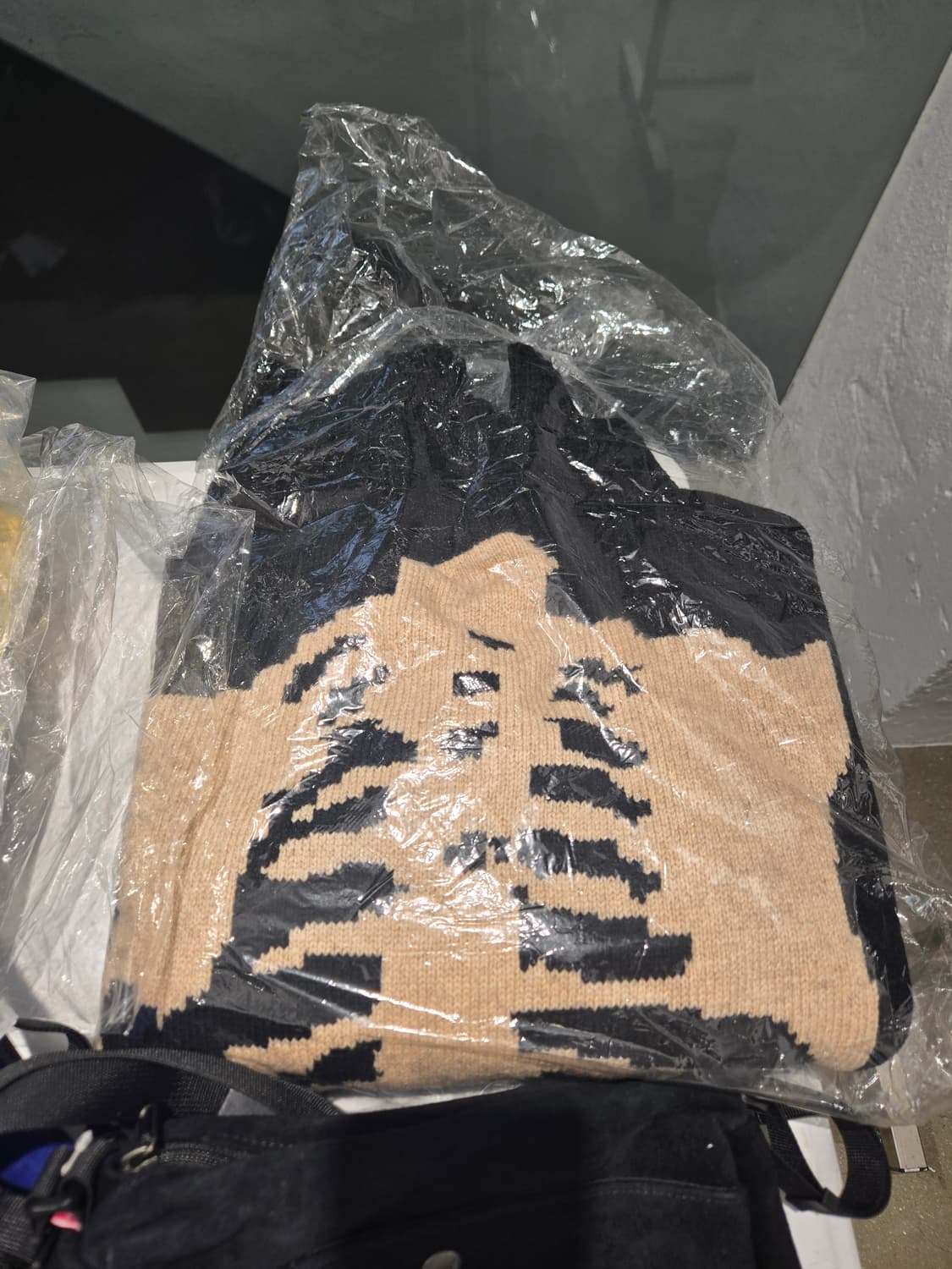 캐피탈 본 스웨터 상품이미지1