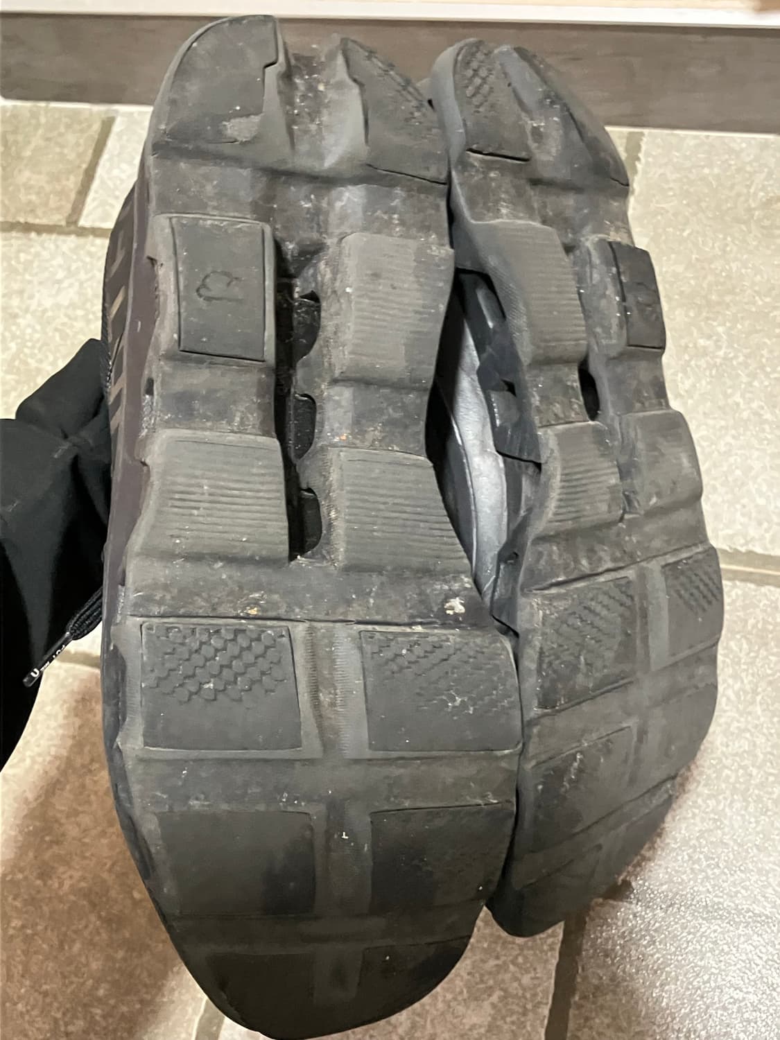 온러닝 클라우드 몬스터 285 상품이미지3