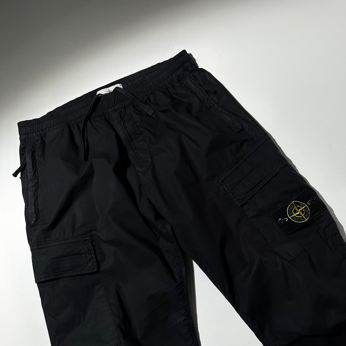 스톤아일랜드 로고 와펜 카고 조거 팬츠 상품이미지3