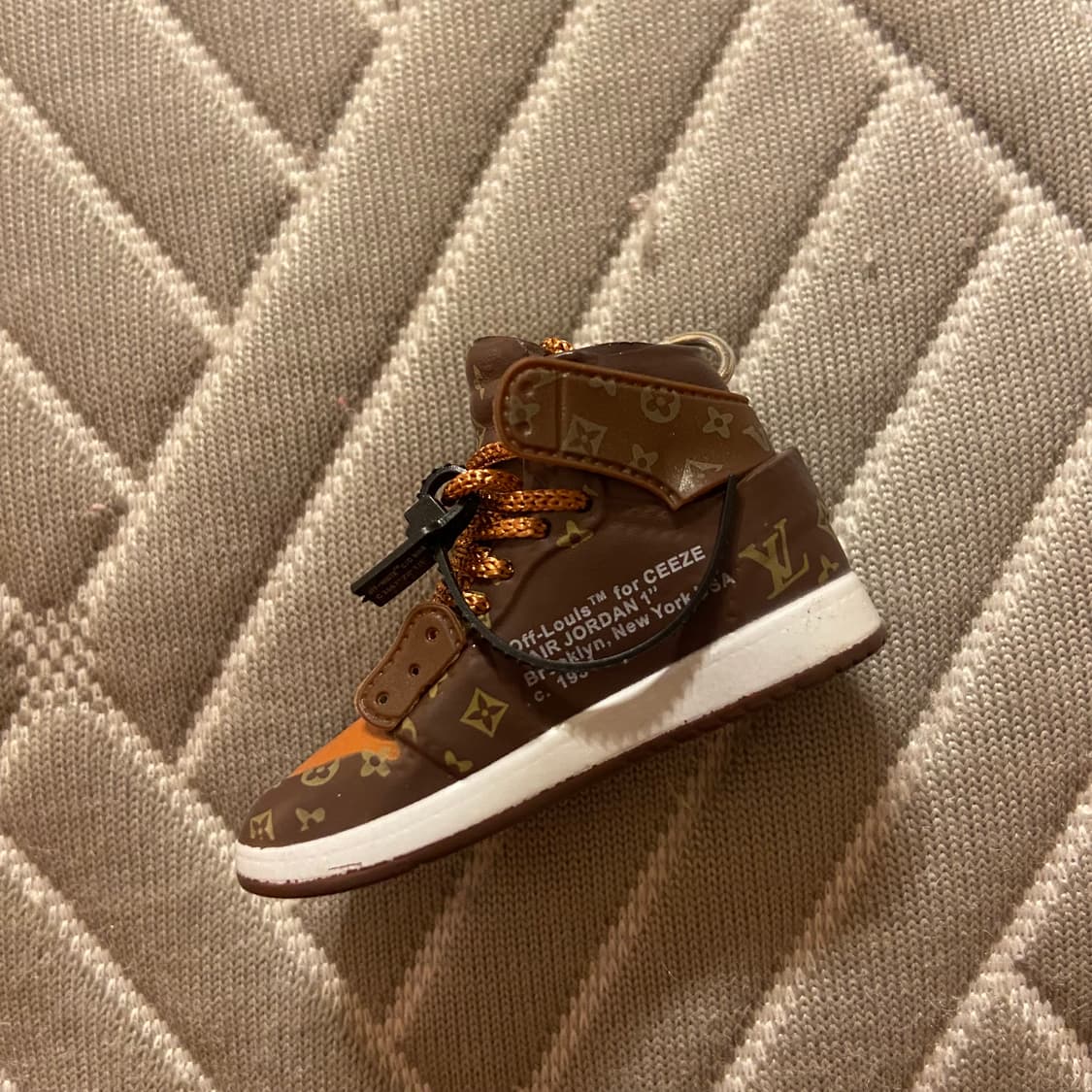 키링 루이비통 오프화이트 모노그램 미니어처 미니어쳐 슈즈 신발 키체인 상품이미지5