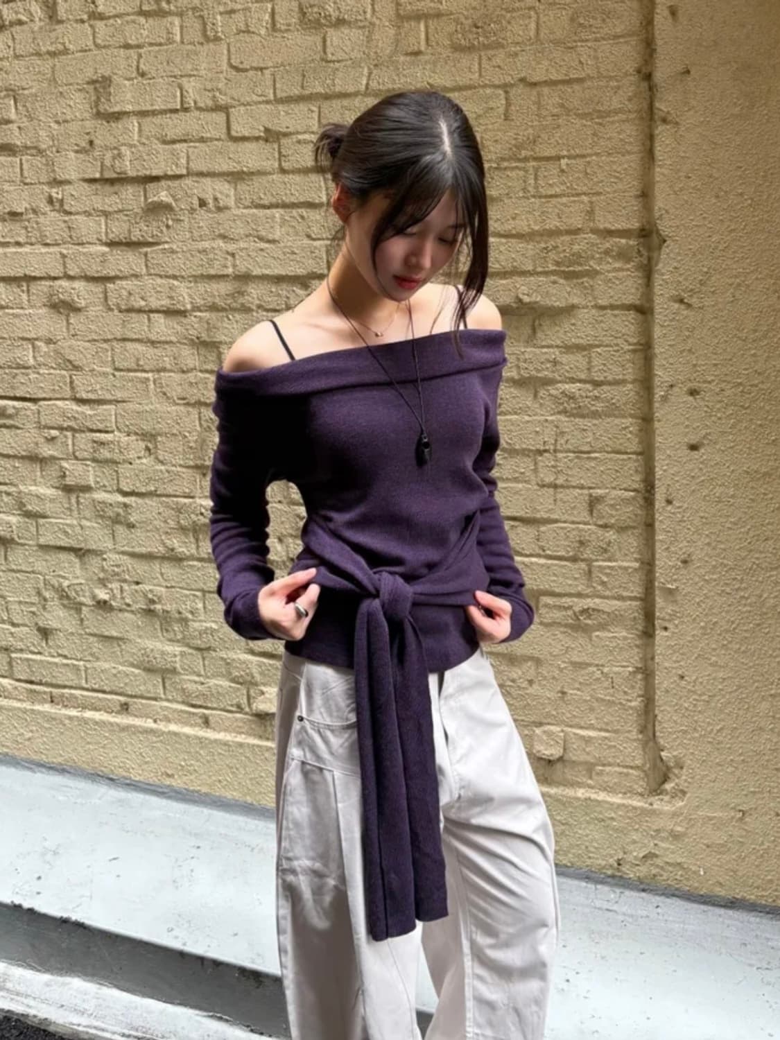 오프숄더 랩 니트 티셔츠 상품이미지2