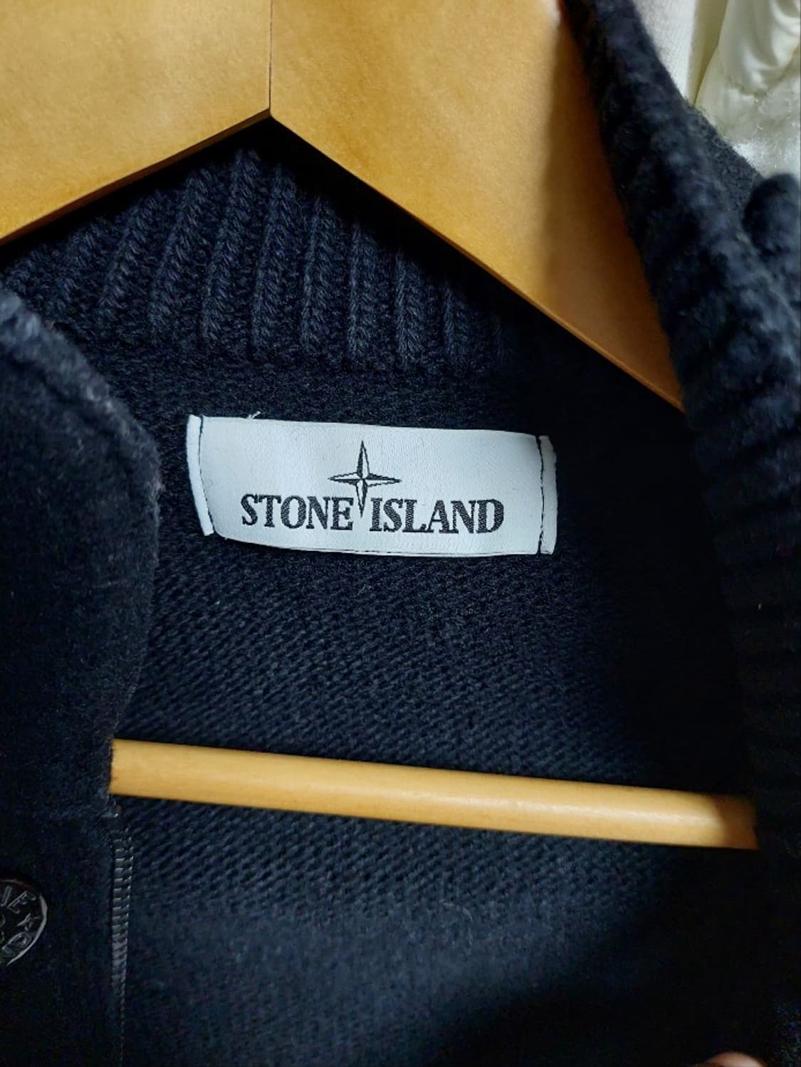 스톤아일랜드 블랙 니트 버튼 집업 가디건 상품이미지7