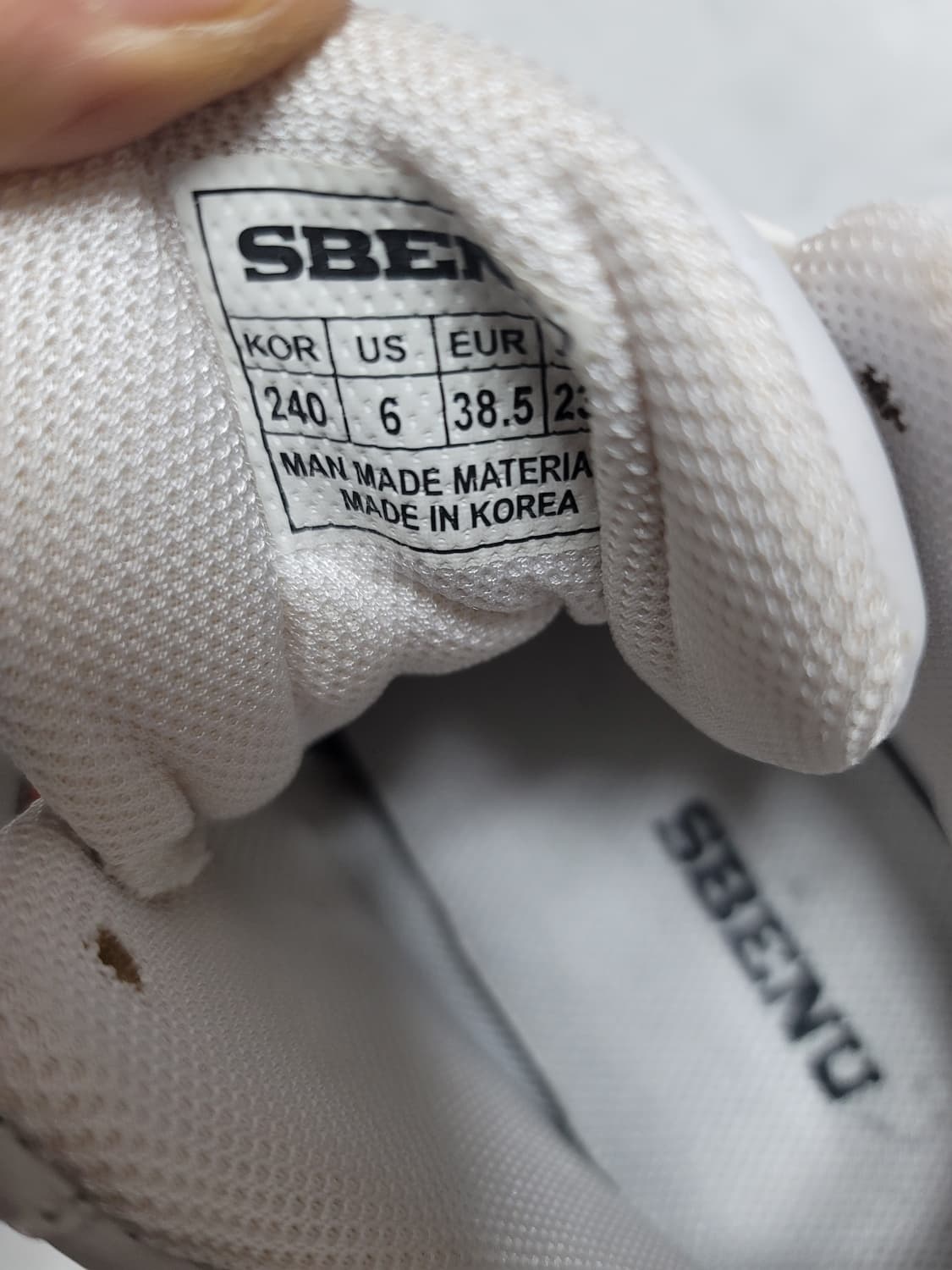 스베누 스니커즈 240사이즈 새제품 단품
 상품이미지3