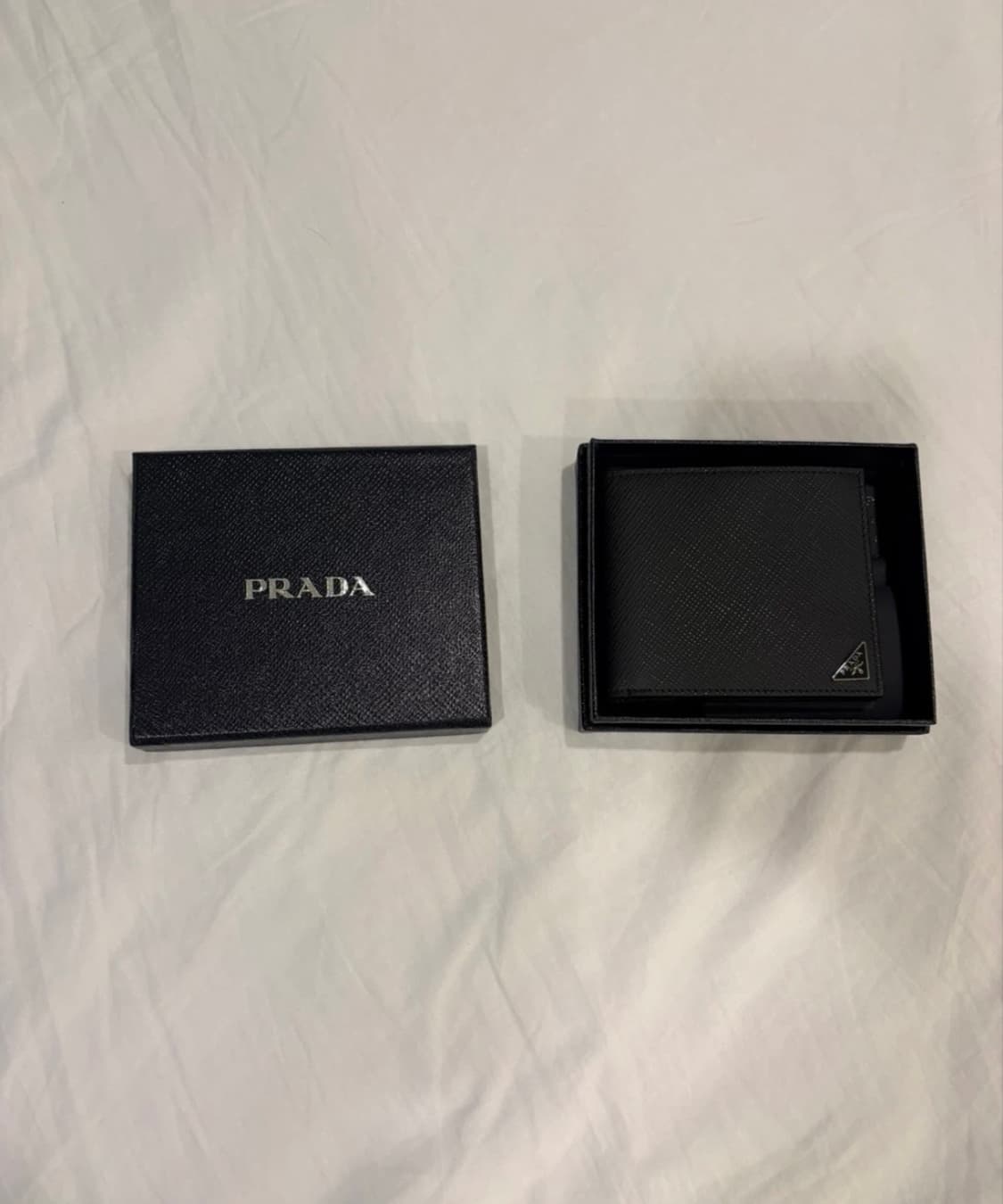 프라다 사피아노 반지갑 블랙 색상 새상품 상품이미지1