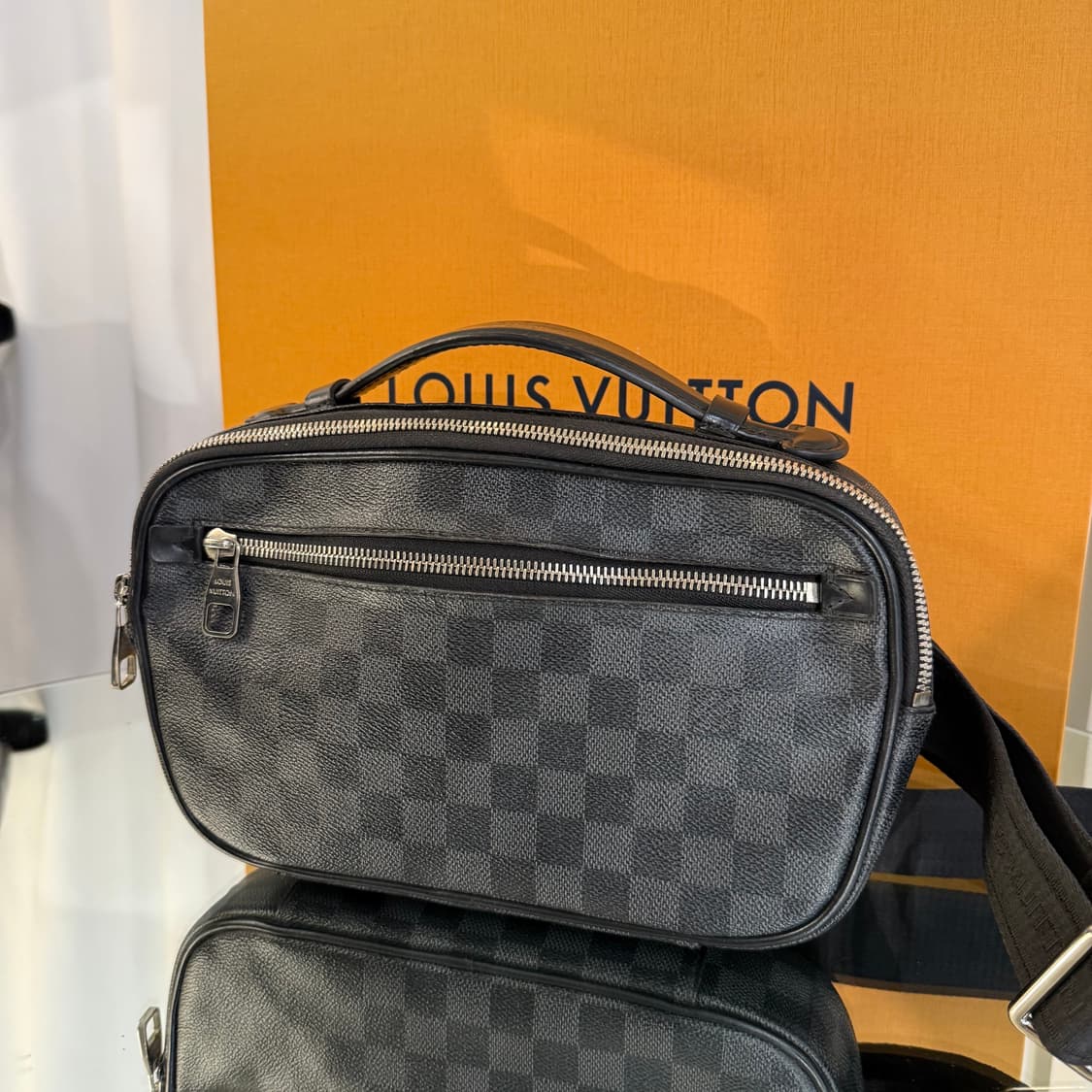 루이비통 다미에 그라파이트 앰블러 힙색 크로스백  상품이미지3