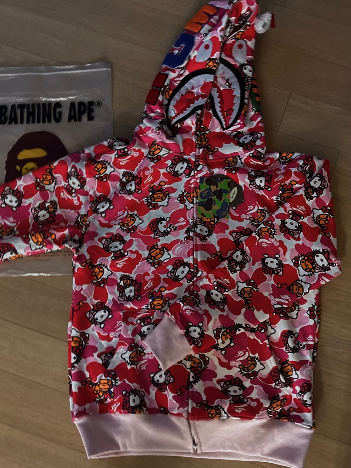 베이프 헬로키티 샤크후드  상품이미지1