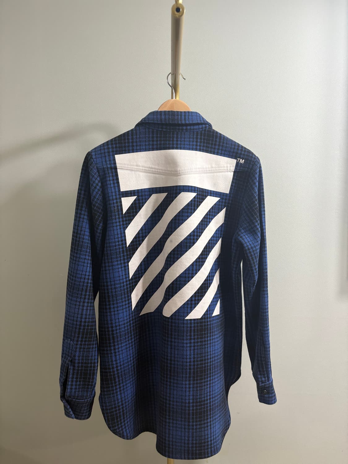 오프화이트 플란넬 스트라이프 셔츠 상품이미지1