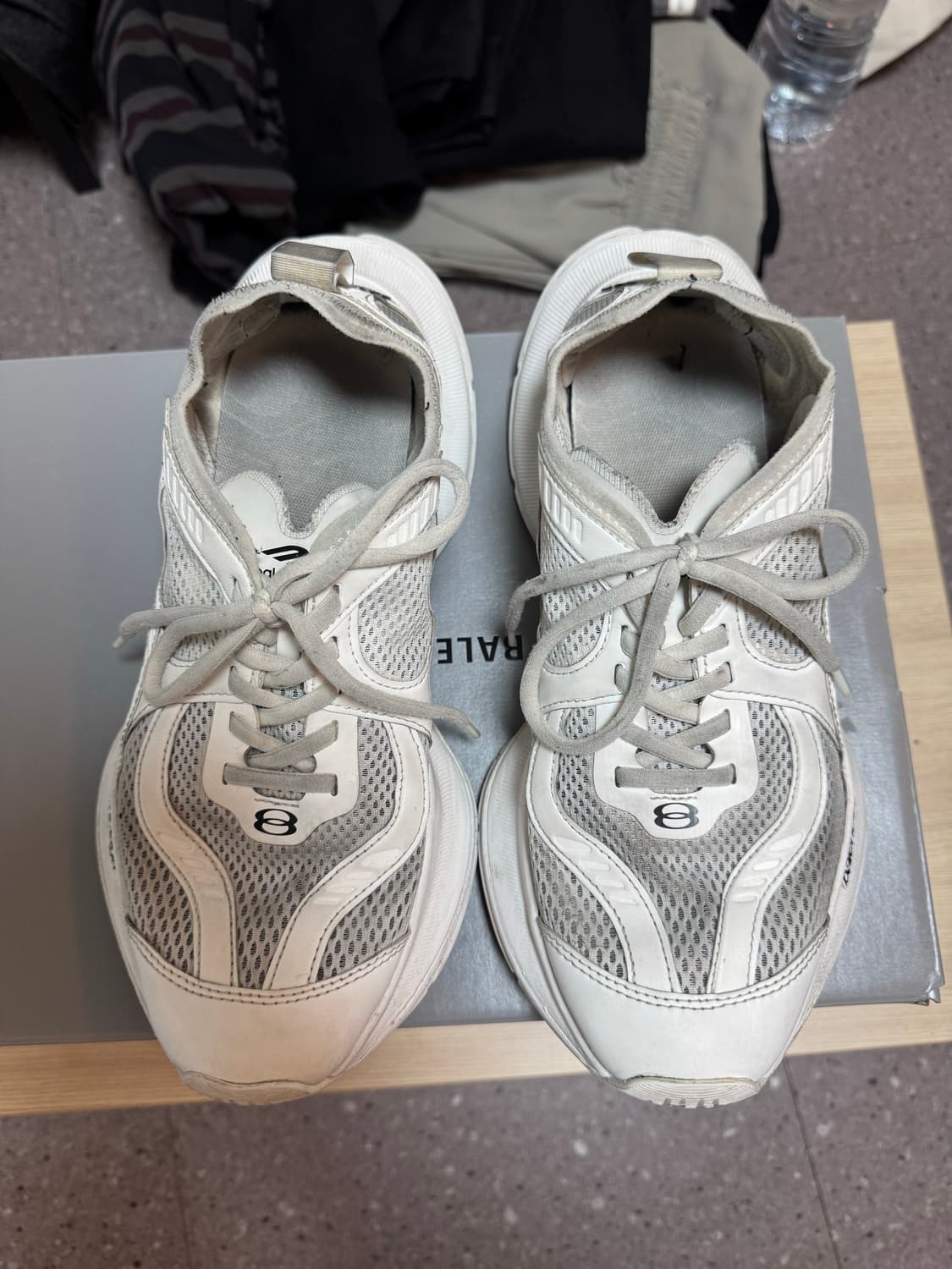 발렌시아가 서킷 올화이트 한정판  상품이미지2