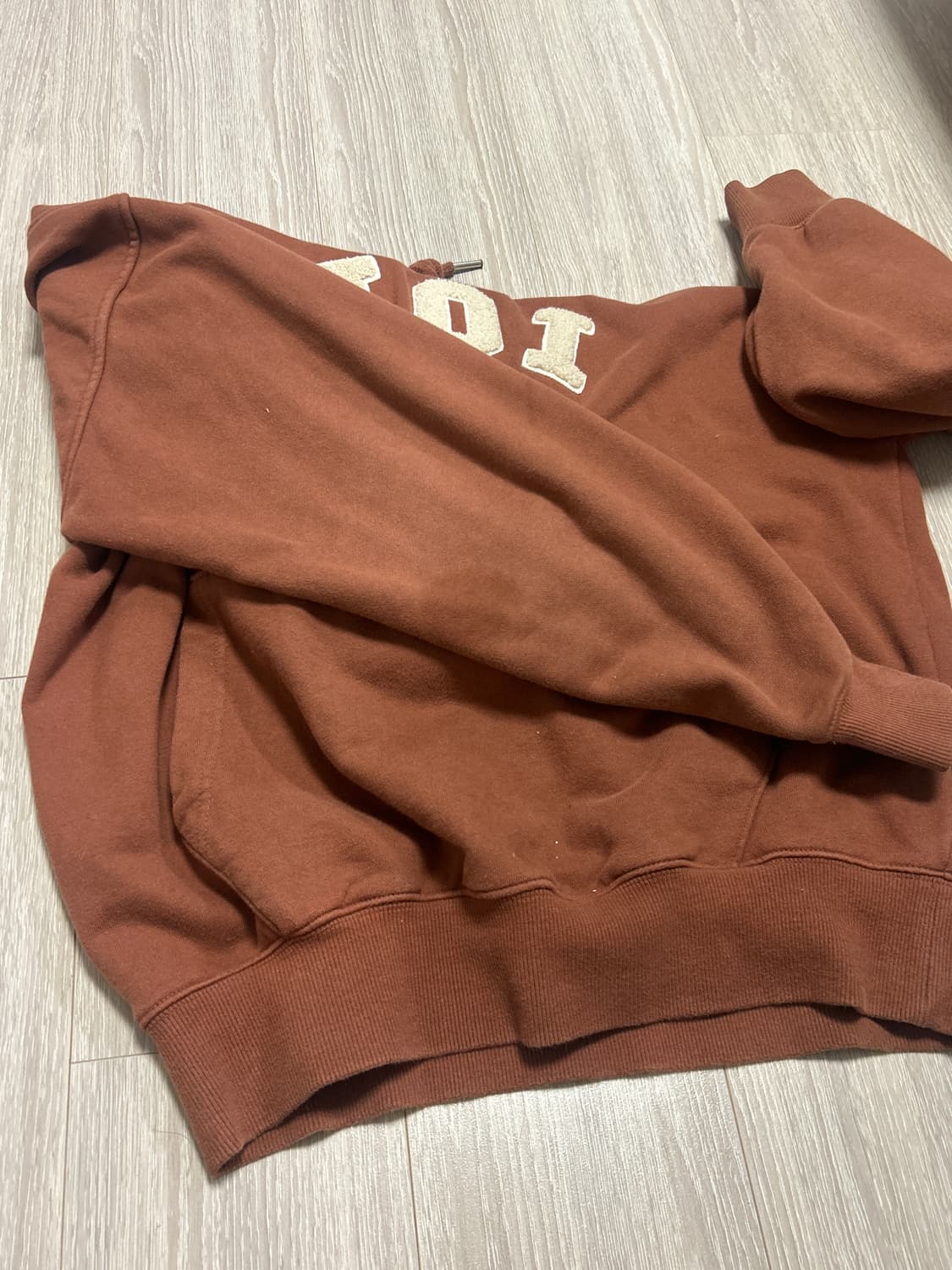 Oioi 2019년도 시그니처 후드티 _ BROWN 상품이미지3