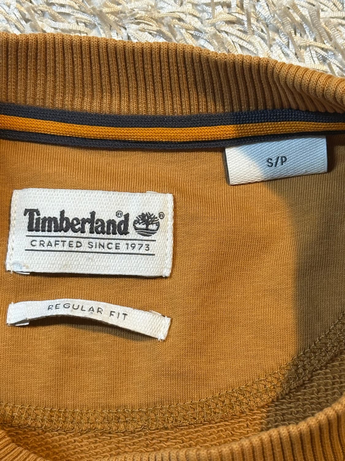팀버랜드 TIMBERLAND 스펠로고 맨투맨 브라운 상품이미지5