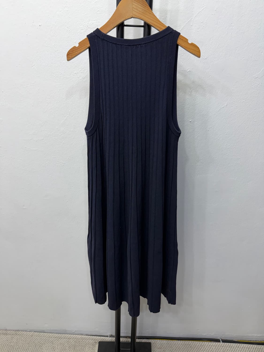 정품) COS 코스 넥라인 립 주름 니트 원피스 S 상품이미지4