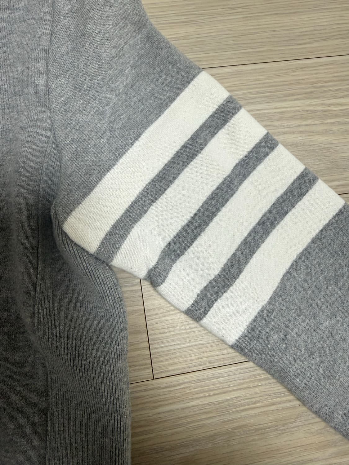 톰브라운 맨투맨 상품이미지3