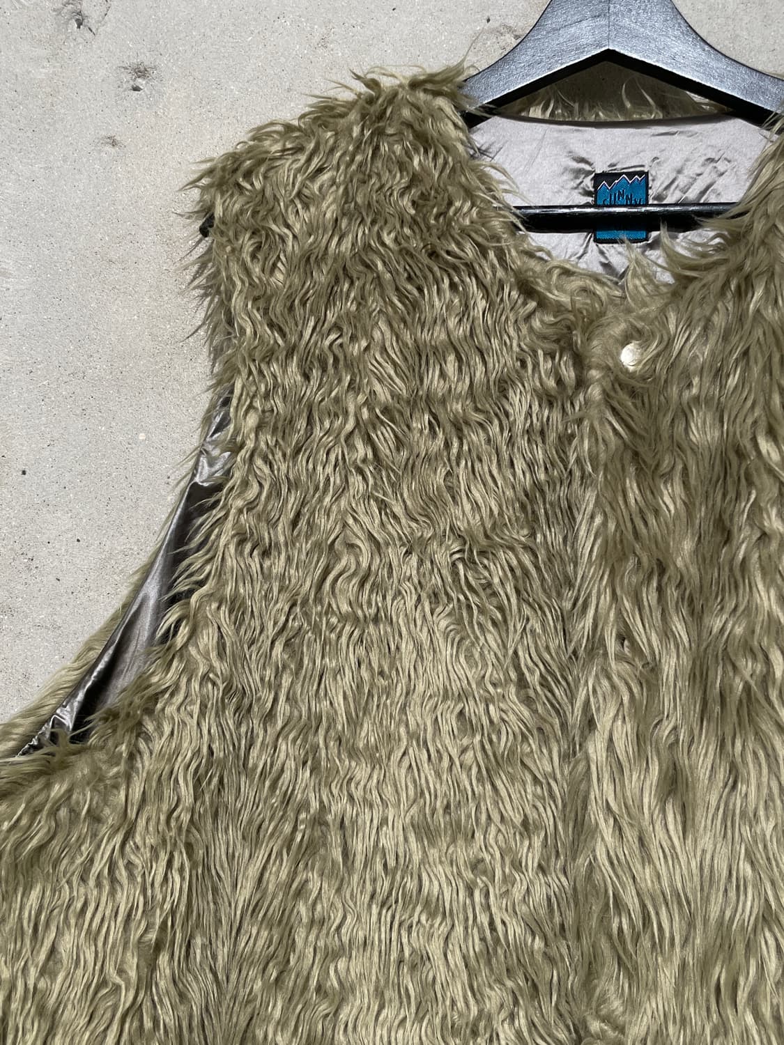 써니 스포츠 베이지 골드 스냅 버튼 퍼 베스트 상품이미지2