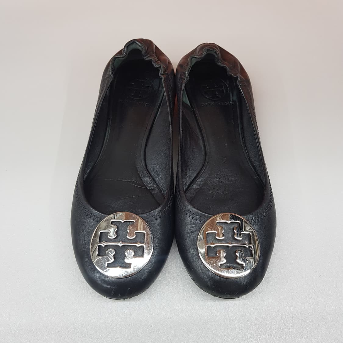 Tory Burch 토리버치 레더 로고 플랫슈즈 245사이즈 상품이미지2