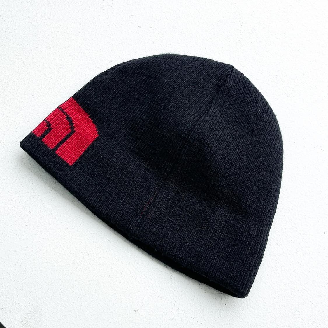 노스페이스 TNF 로고 블랙/레드 아크릴 비니 상품이미지2