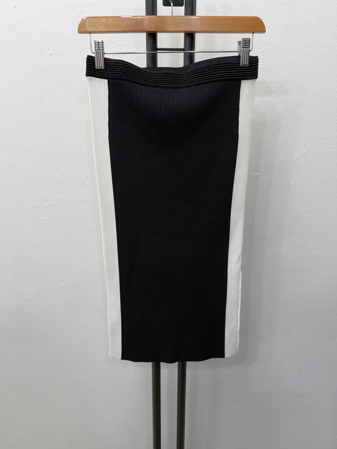정품) 마이클코어스 블랙 화이트 배색 니트 스커트 S 상품이미지1