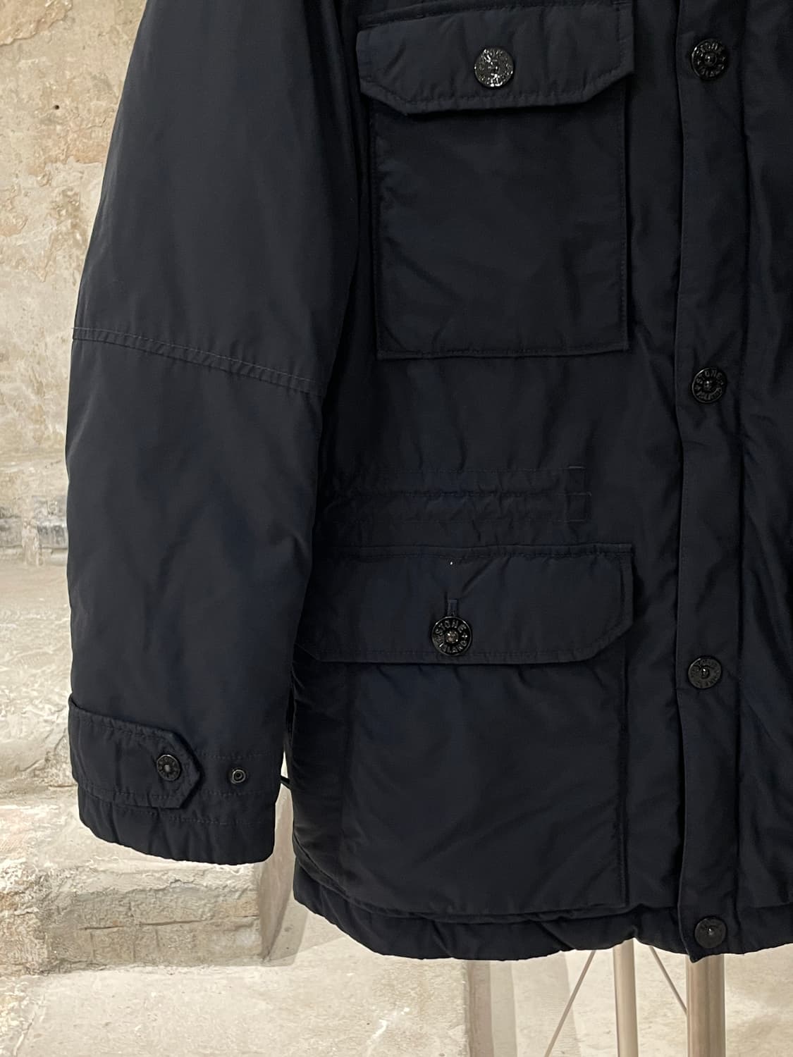 스톤 아일랜드 다크 네이비 와펜 덕 다운 패디드 자켓 상품이미지4