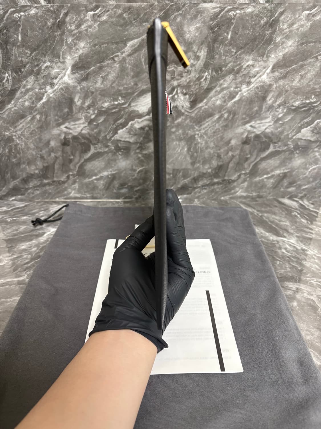 [새상품] 톰브라운 페블 그레인 카프스킨 클러치 상품이미지5