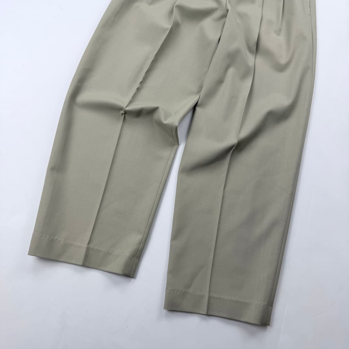 에토스 플레인 핀턱 트라우저 올리브 상품이미지3