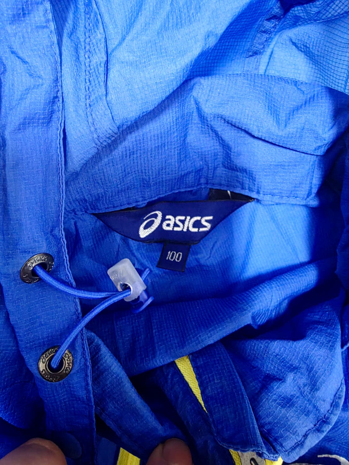 [아식스] 블루 네온옐로우 배색 초경량 후드 런닝 바람막이 100 (실측 상품이미지2