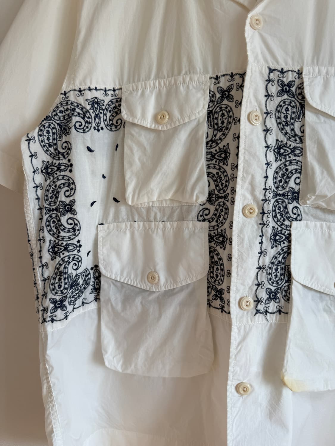 이스트로그(EASTLOGUE) 페이즐리 자수 반팔셔츠 상품이미지3