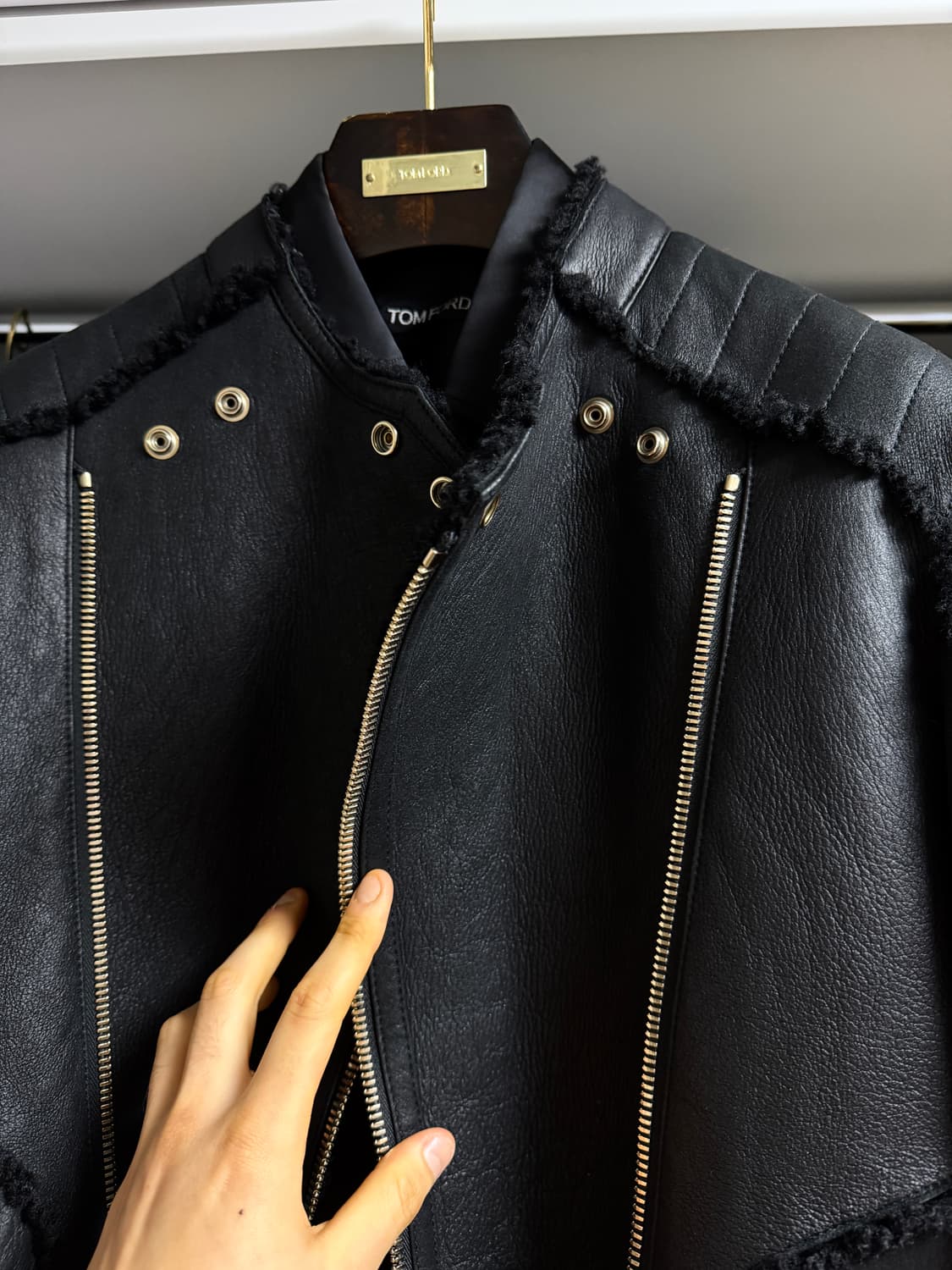 (명작,강추👍)발망 블랙 금장 시어링 무스탕 자켓 톰포드 무드 상품이미지7