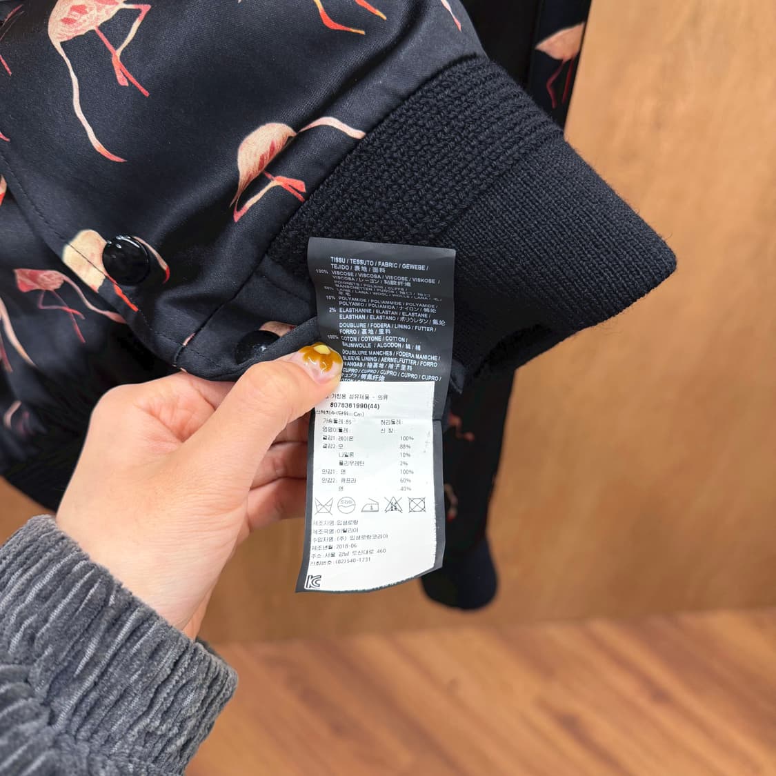 생로랑 파리 봄버 자켓 플라밍고 프린팅 디테일 레귤러핏 블랙 상품이미지7