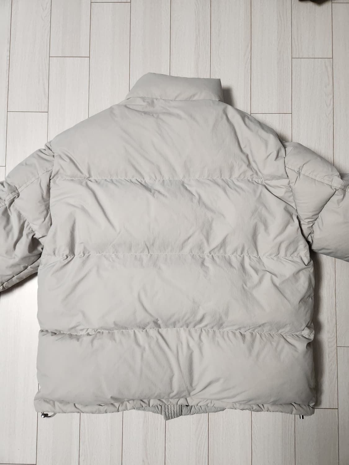 새상품급)지오다노 그레이 푸퍼 숏패딩 사이즈100(L)

여러 중고사이트 상품이미지6