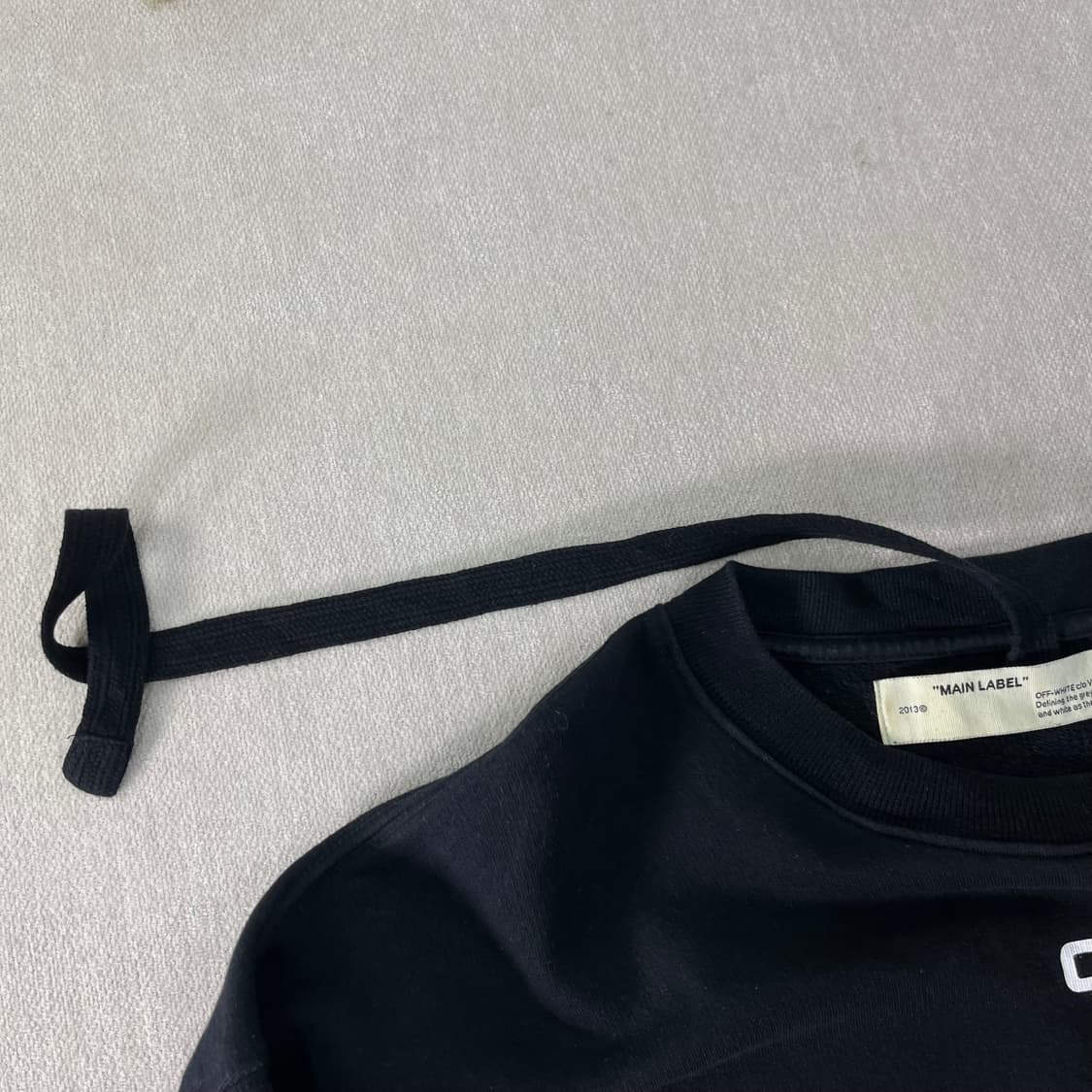 100 오프화이트 웨이비라인 블랙 맨투맨 상품이미지5