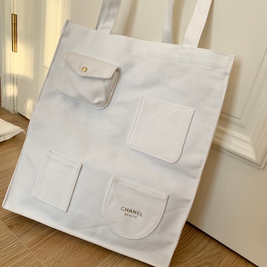 [새상품]샤넬 뷰티 멀티포켓 에코백 상품이미지1