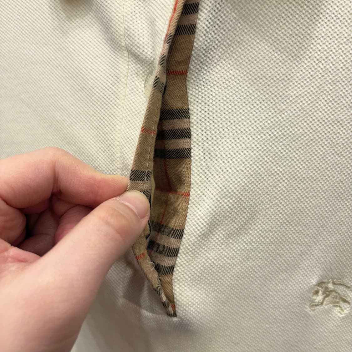 버버리 코튼 PK 긴팔 티셔츠 로고 자수 체크 배색 안감 디테일 아이보리 상품이미지9