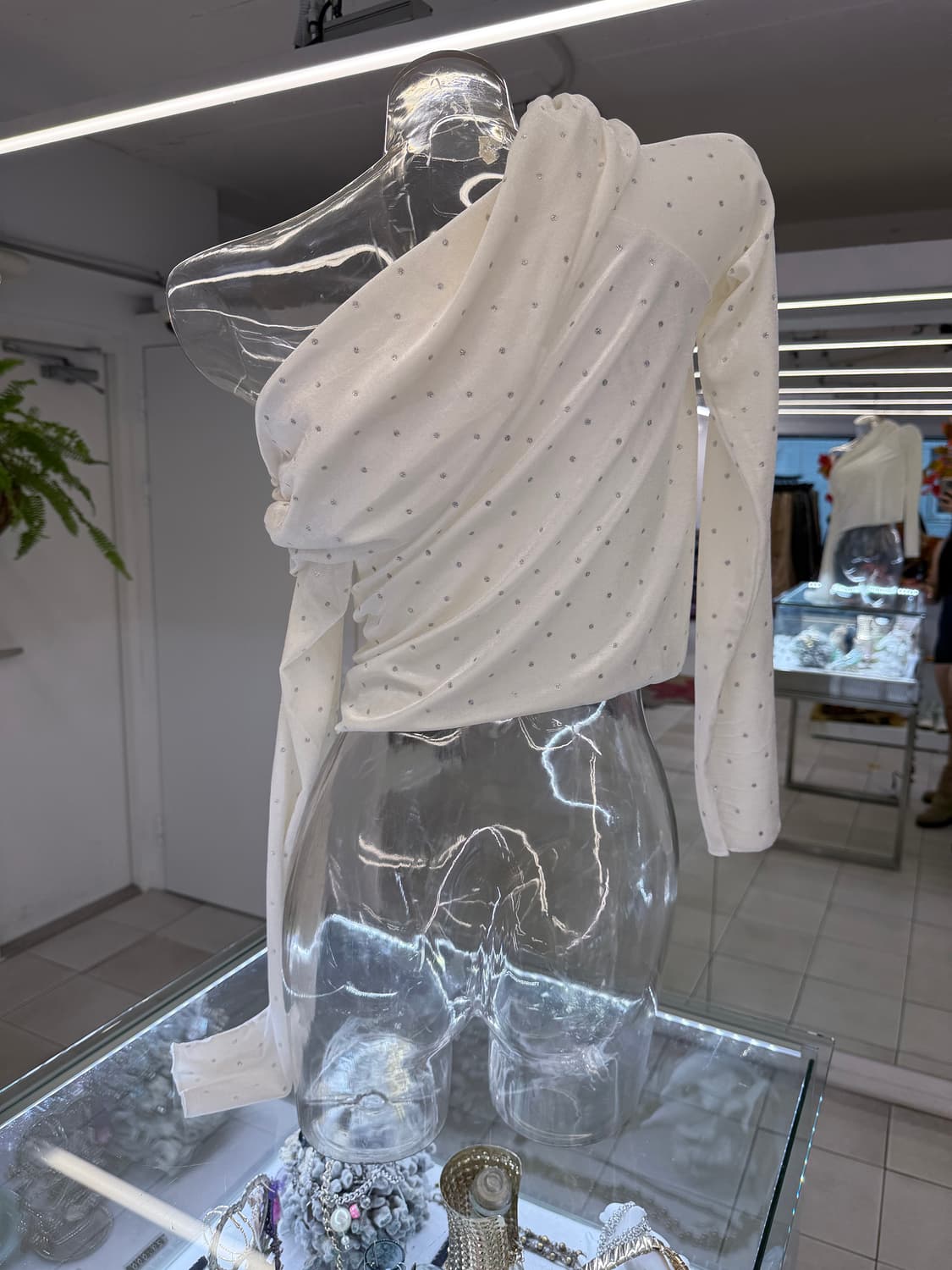 dot velvet off-shoulder top 상품이미지2