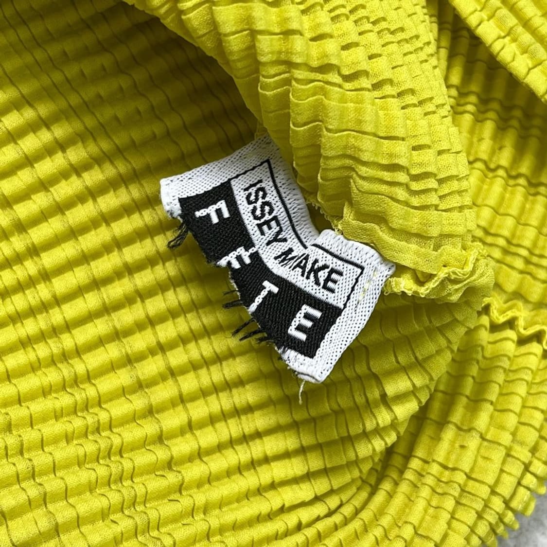 ISSEY MIYAKE 울리 플리츠 하이넥 상품이미지4