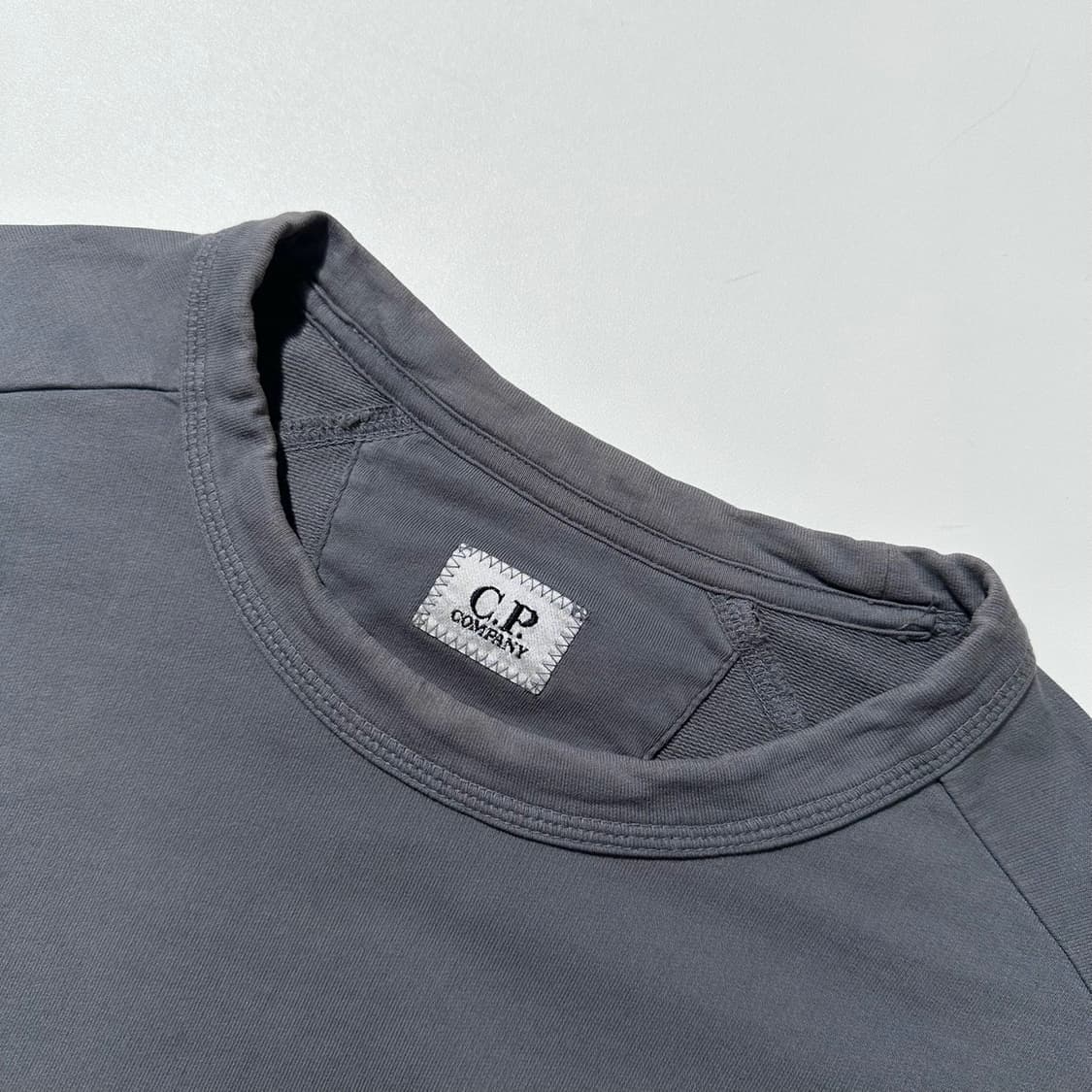 (매장판) CP컴퍼니 사이드 렌즈 포켓 맨투맨 상품이미지4