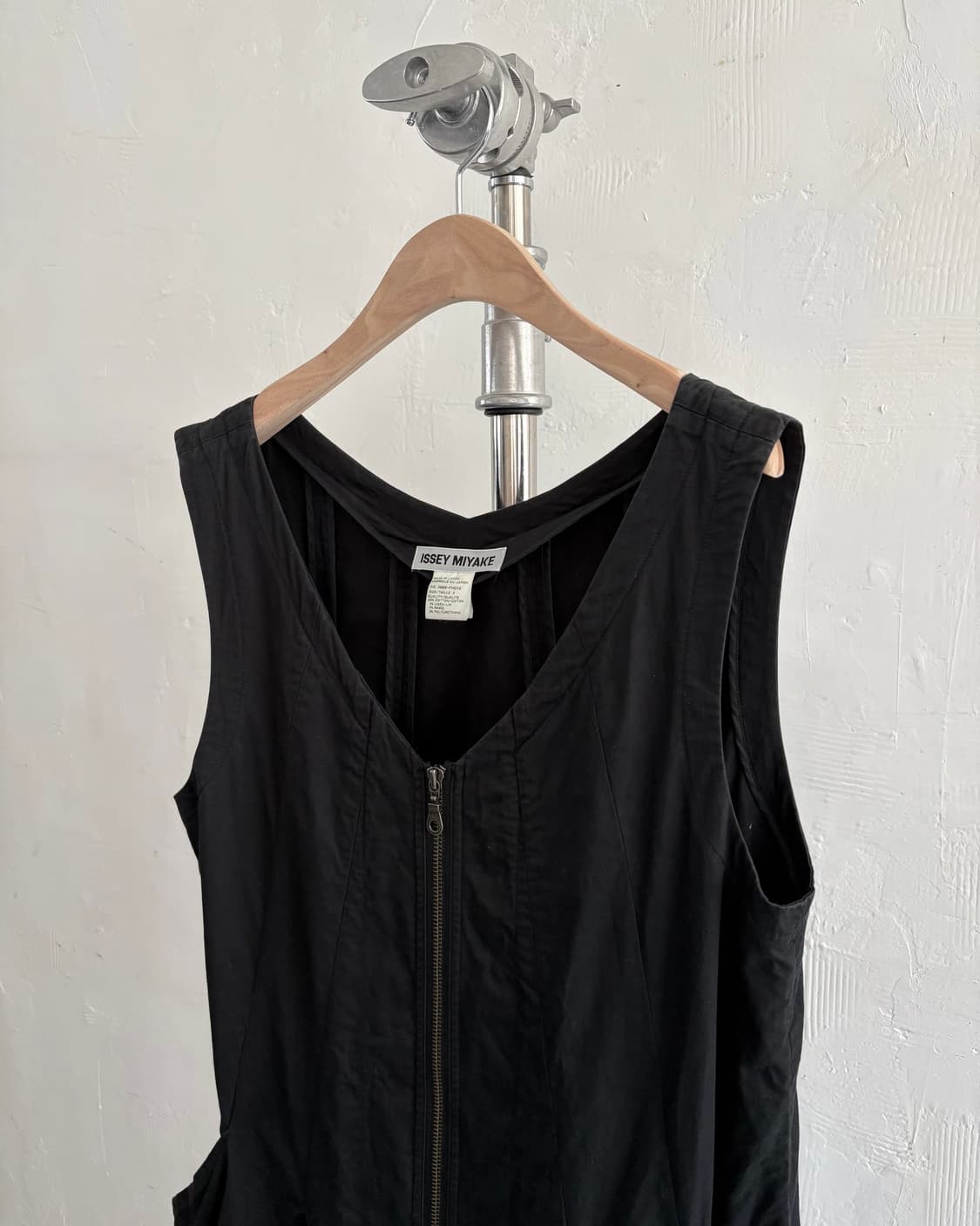 ISSEY MIYAKE 이세이미야케 블랙 슬리브리스 집업 원피스 상품이미지5