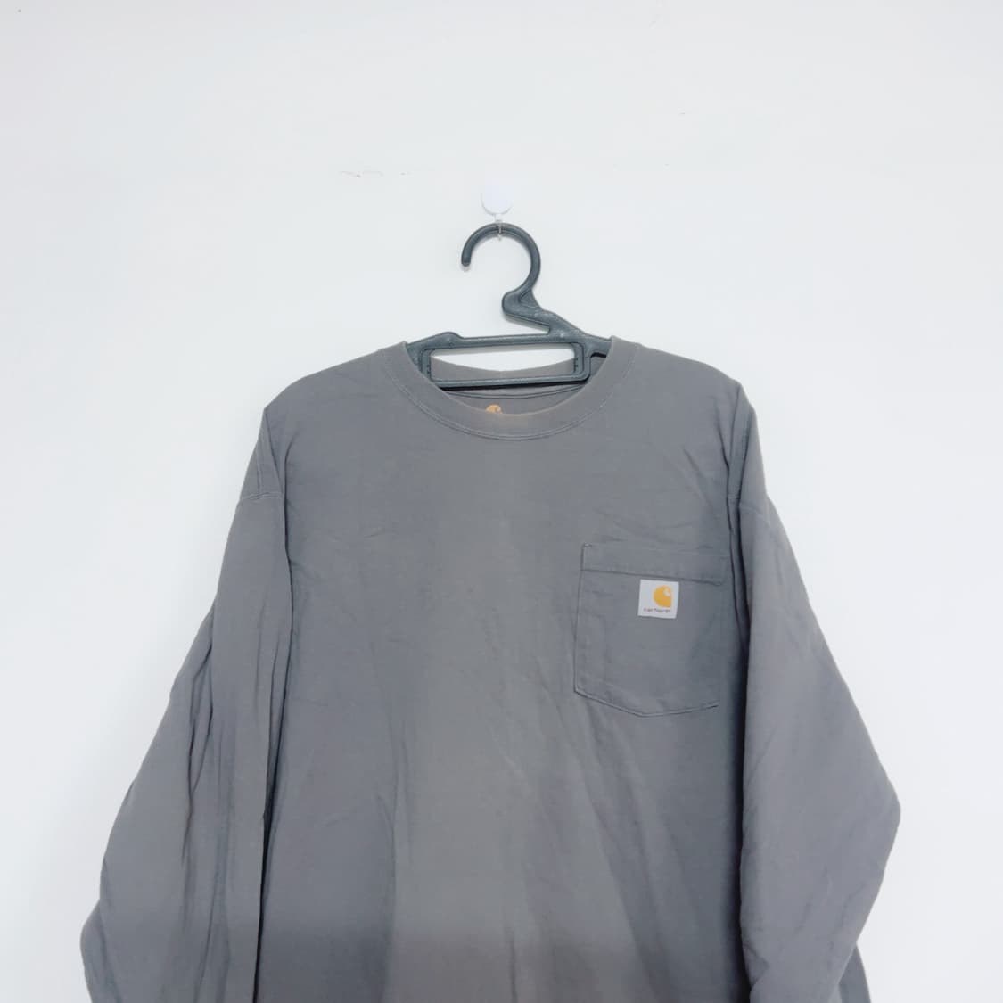 칼하트 다크그레이 포켓 봄 공용 긴팔티 상품이미지2