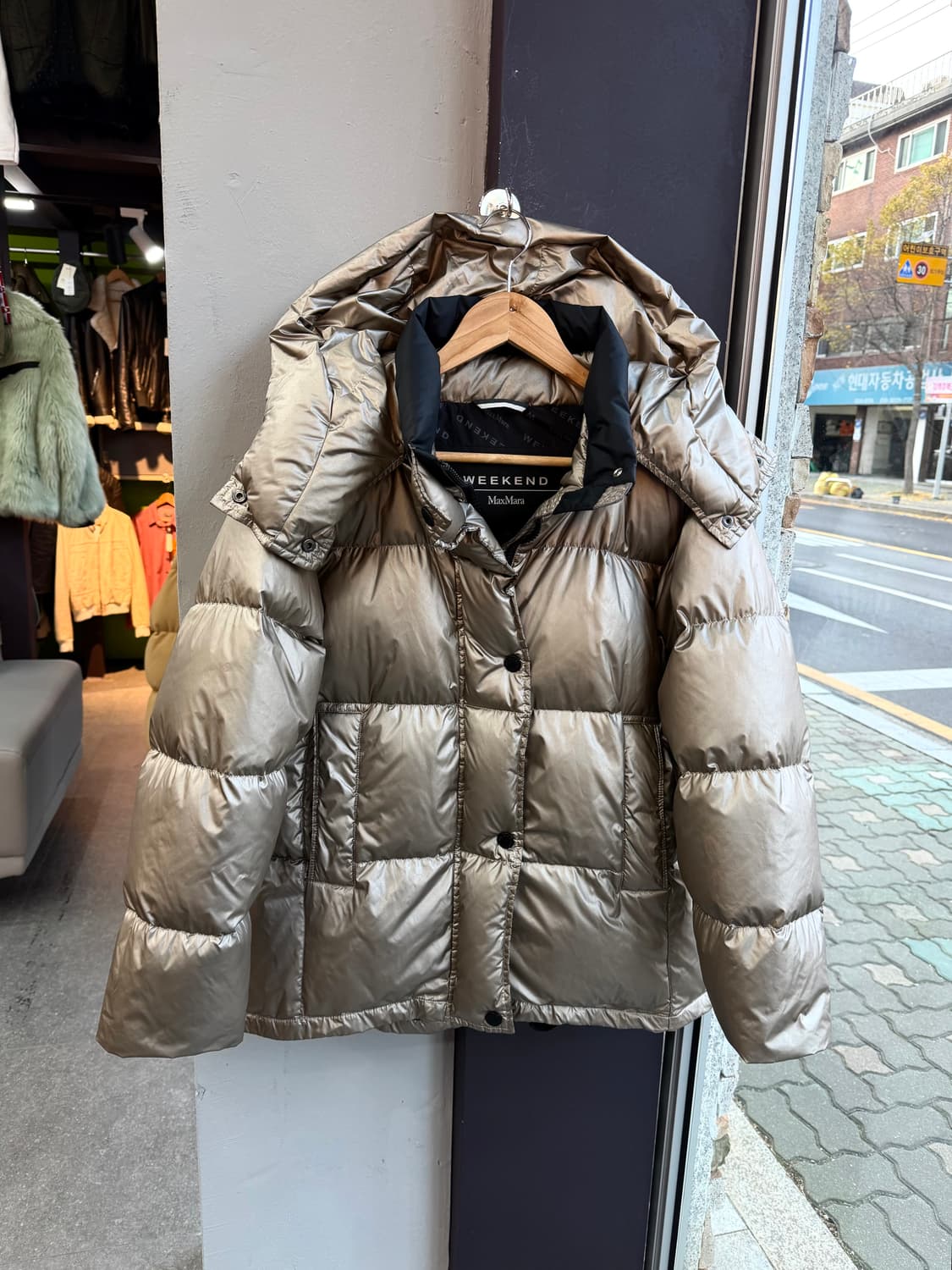 42/ 막스마라 유광 푸퍼 후디드 다운패딩 상품이미지3