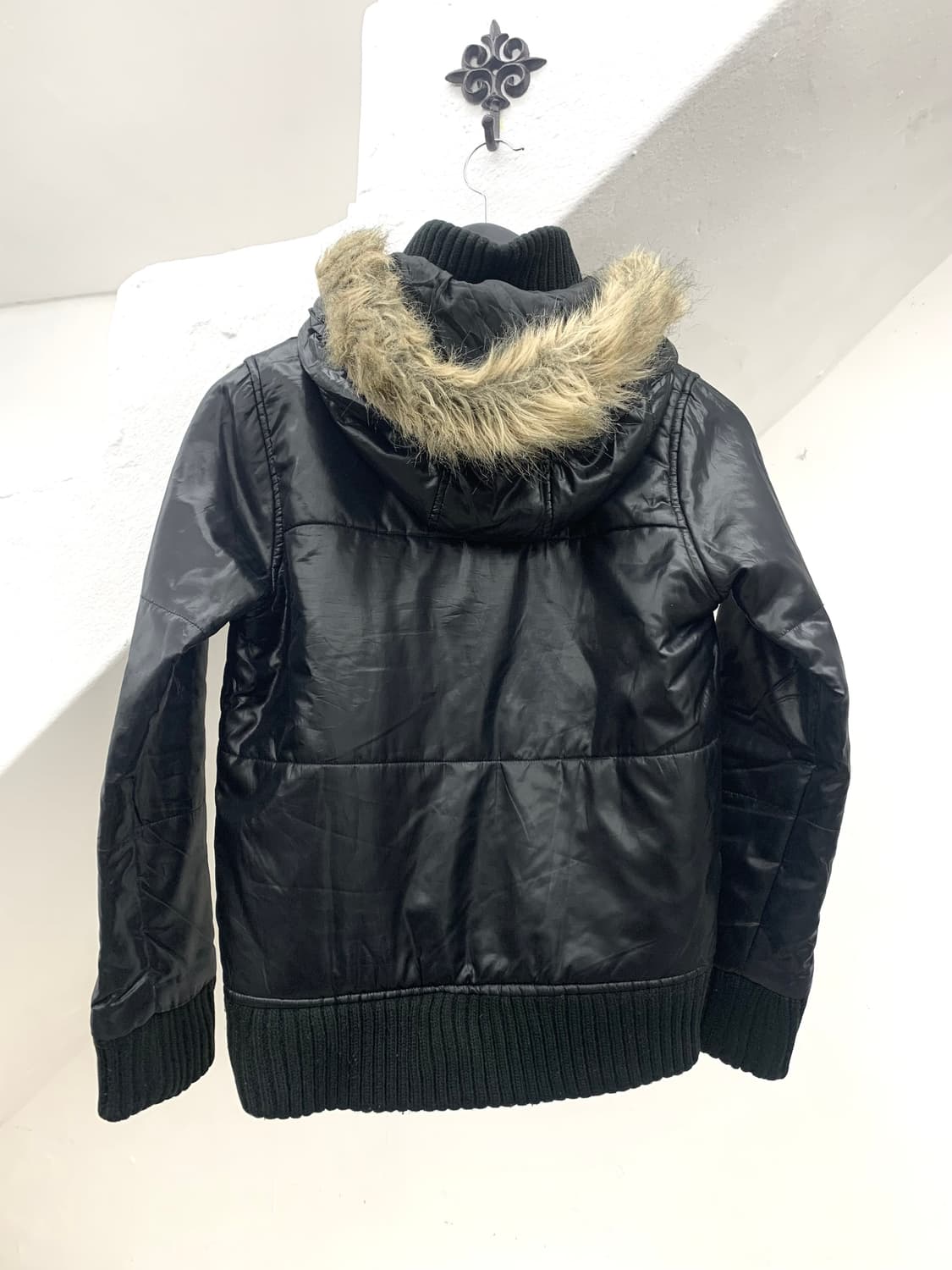 Black fur trimmed hood crop padding  상품이미지4